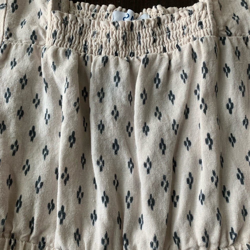Old Navy linen girls jumpsuit size 6-7 in excellent condition.